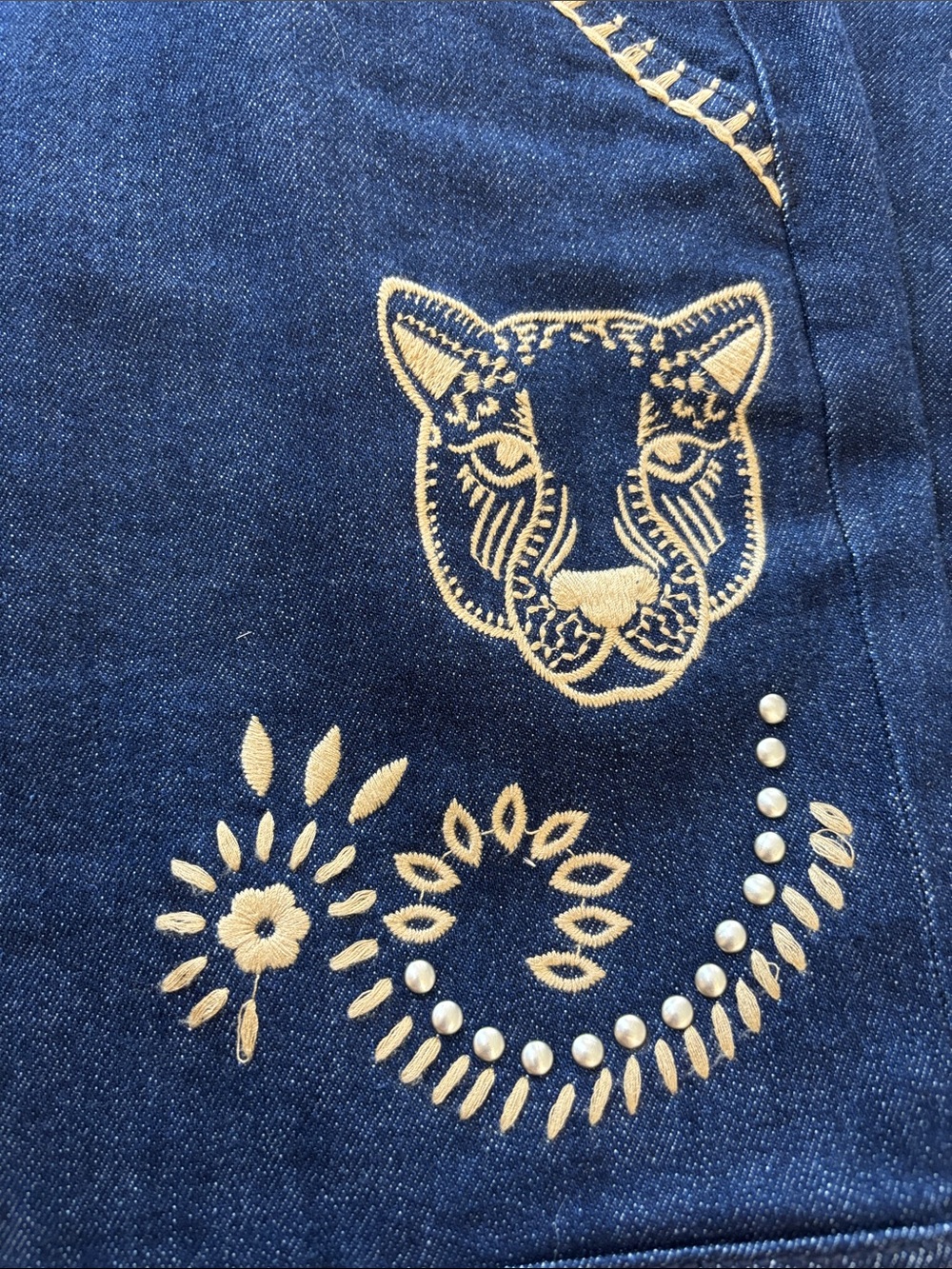 Johnny Was Navy Boot Cut Jeans with Cream Embroidery Rare - Picture 4 of 11